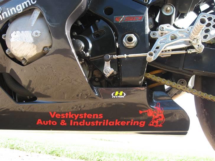 Suzuki Gsx-r 600 "Bane cykel" - De var så flinke og male den for mig.. billede 3