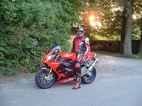 Aprilia RSV 1000 Factory billede 10