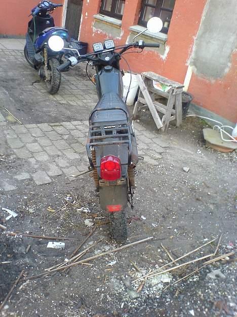 Suzuki offroader - den er ret smal, er ca. på størrelse med en "stor" knallert :-P billede 3