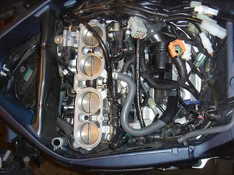 Yamaha FZ1-S - Gaskabler byttes billede 6
