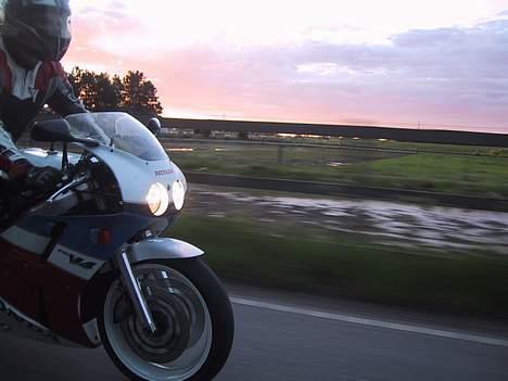 Honda VFR 400R NC30 -SOLGT- billede 13