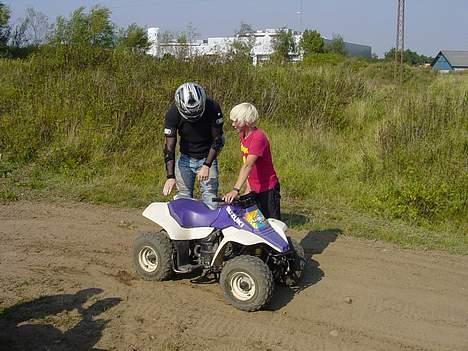 KTM LC 4 640 - (Solgt) - Instrukser fra Pit-Crew, inden man slippes løs på bæstet.. Uhhhh  :o) billede 15