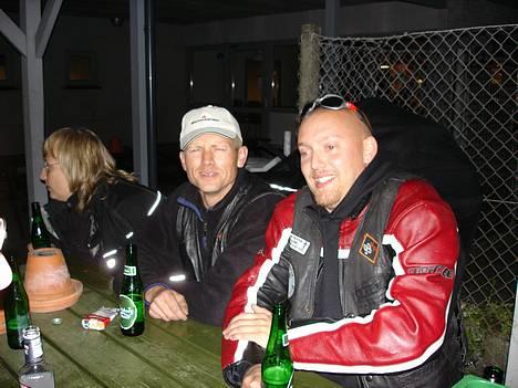 Suzuki RF 900 R       SOLGT - Tur tl MC-campen......inden vi røg i pool´en.... ;-) billede 3