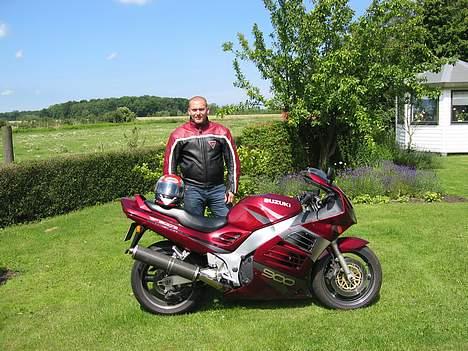 Suzuki RF 900 R       SOLGT - Rf´eren og ejeren.....sikke en dag..... billede 5