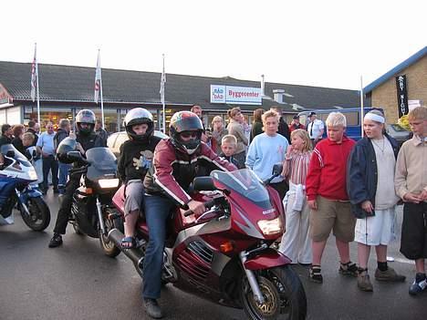 Suzuki RF 900 R       SOLGT - Børnekørsel i Bogense 2004 billede 7
