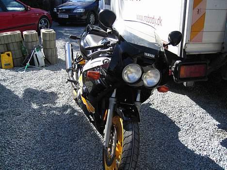 Yamaha FZR 600 *SOLGT* billede 1