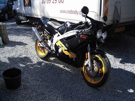 Yamaha FZR 600 *SOLGT* billede 3