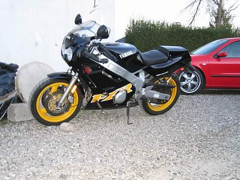 Yamaha FZR 600 *SOLGT* billede 4