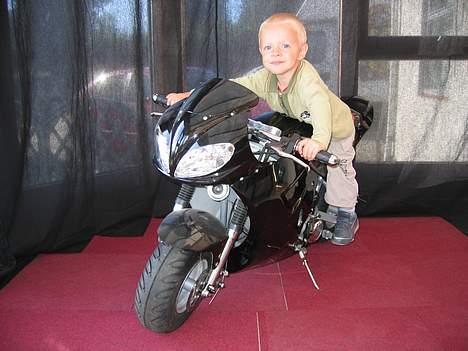 Yamaha FZR 600 *SOLGT* - Lillemanden skal da også have en bike billede 5