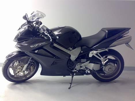 Honda VFR 800 A - Klar til at blive gemt væk for vinteren billede 1