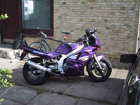 Suzuki RF 900 R       SOLGT - GS 500 E......det var sgu tider......har været i paris, på hende... :-) billede 9