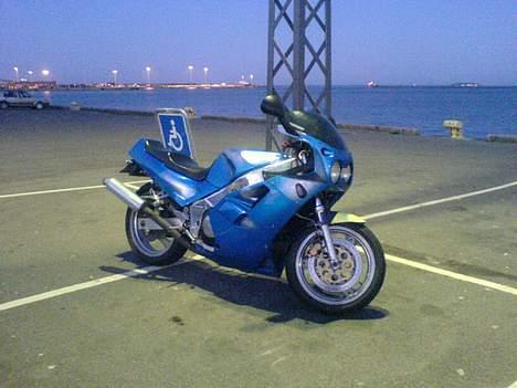 Yamaha fzr 750r billede 4