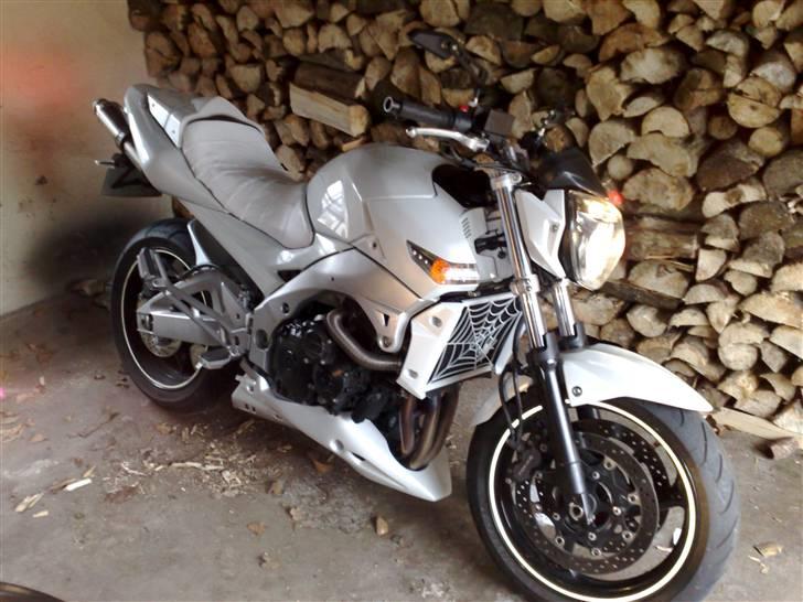 Suzuki GSR 600 billede 12