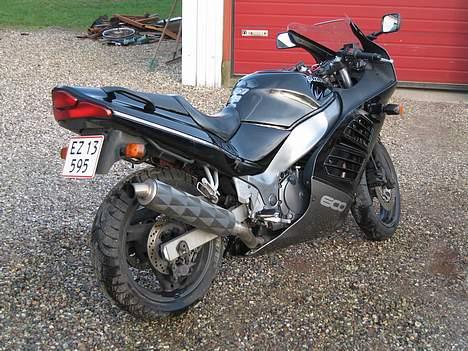 Suzuki RF 600 R billede 2