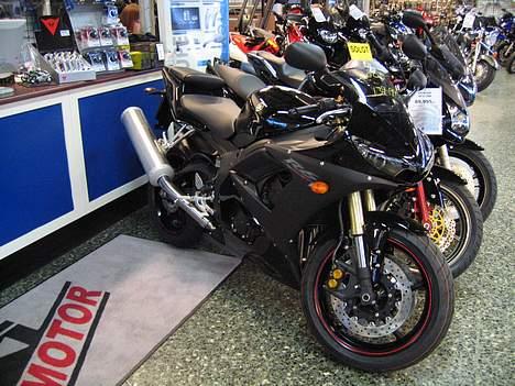 Yamaha FZR 600 *SOLGT* - Min nye cykel, skal hente den D. 15/3-07, hvis vejret tillader der... billede 6