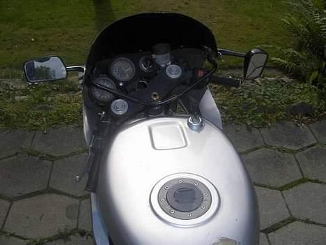 Suzuki gxsr 400 r billede 4