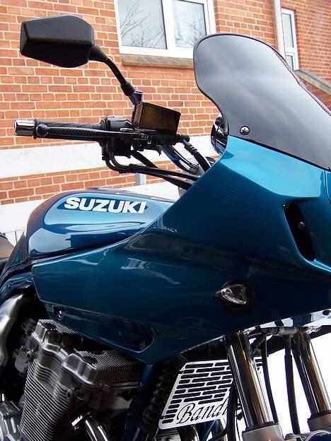 Suzuki GSF 600 Bandit SOLGT - Ja her kan man så se de nye carbon look spejle og greb, samt det nye olie køler giter, som jeg har købt af Keld her fra MCG billede 18