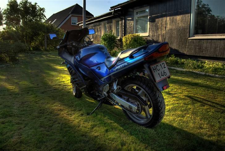 Suzuki RF600R *SOLGT* - Dejlig Sports-touring-cykel med sportslig kørestilling, uden det er ubehageligt på lange ture. billede 6