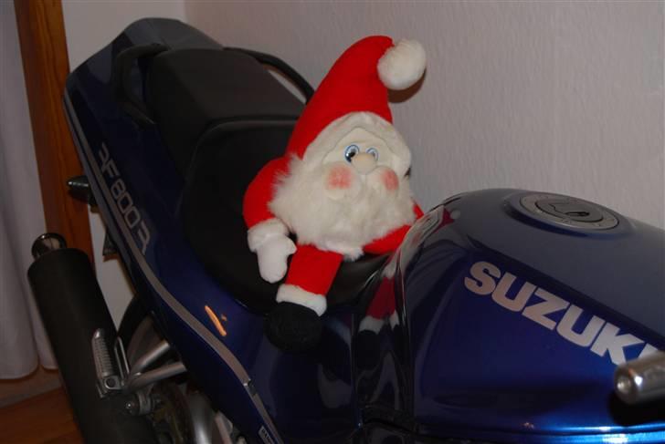 Suzuki RF600R *SOLGT* - Når den står i stuen, så skal den da også pyntes op til jul =) billede 12