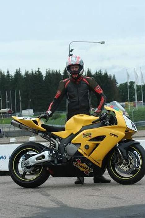 Honda CBR 600 RR - Selv en neger vil blive misundelig på det store smil jeg har :-D billede 14