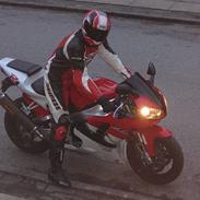 Yamaha YZF-R1 