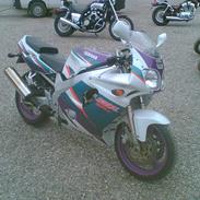 Yamaha FZR600R (solgt)