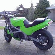 Kawasaki GPZ 600 R *SOLGT*
