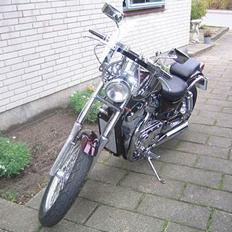 Suzuki intruder vs 700