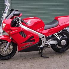 Honda VFR 750F
