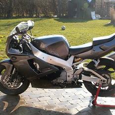 Yamaha YZF 750 R (solgt)