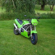 Kawasaki GPZ 600 R *SOLGT*