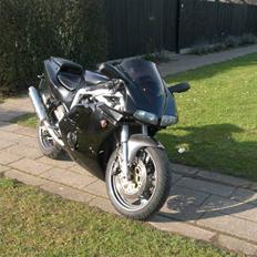 Suzuki gsxr 400 R