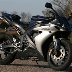 Yamaha r1