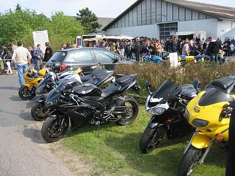 Yamaha YZF R1 SÆLGES!!! - Vi var taget hele vejen til djursland for at se Ronni G køre race. billede 4