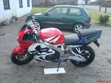 Honda CBR 900RR (Totalskadet) billede 3