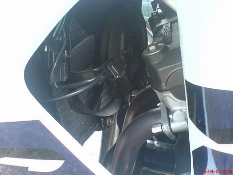 Honda CBR 900RR (Totalskadet) - Som der kan ses på billedet så ser det ud som nyt. billede 8