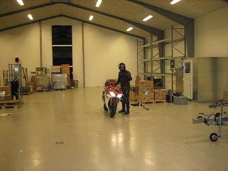 Yamaha YZF R1 - Kørte de sidste 5 km hjem selv på dyret skønt! billede 3