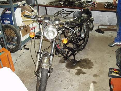 Honda CB 400F - Uden tank, skjolde og sæde. billede 4