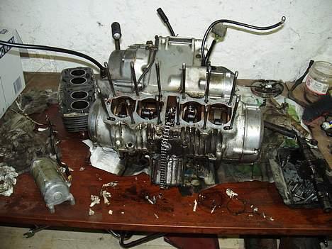 Honda CB 400F - Venter på at de nye stempler skal ankomme.  billede 9