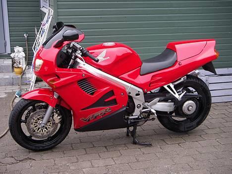 Honda VFR 750F billede 1