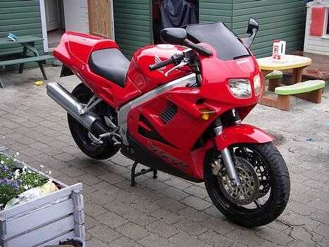 Honda VFR 750F billede 2