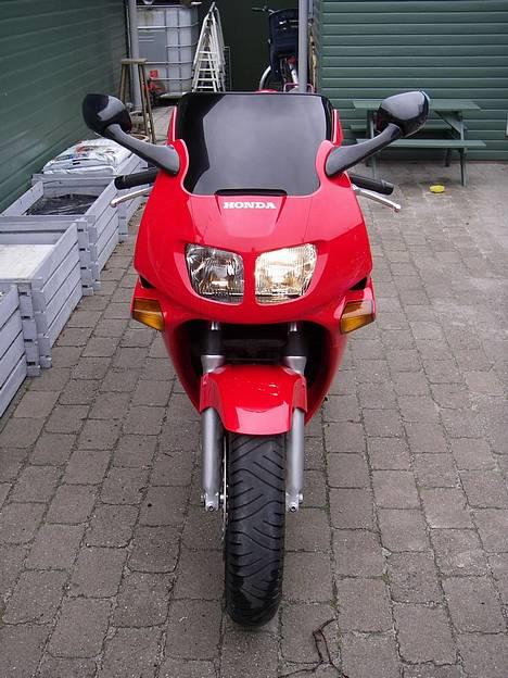 Honda VFR 750F billede 3