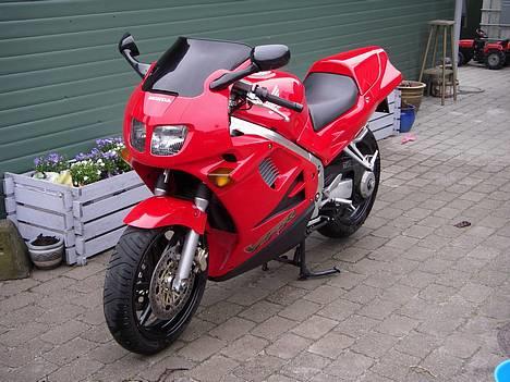 Honda VFR 750F billede 4