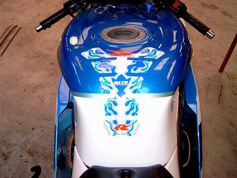 Suzuki gsxr 400 (totalskadet) - min tank pad billede 3