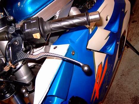 Suzuki gsxr 400 (totalskadet) - carbonlook grebklinger billede 4