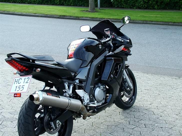 Suzuki SV 650S K6 [SOLGT] - Fik farven skiftet til Sort efter en kamp med Reinhardt pga farveforskel i den blå/sølv... billede 1