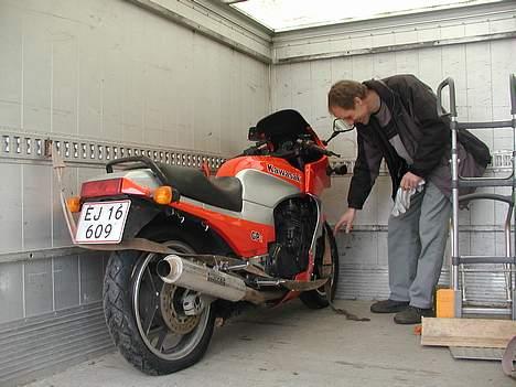 Kawasaki GPZ 900R - Efter et styrt og et brækket ben billede 4