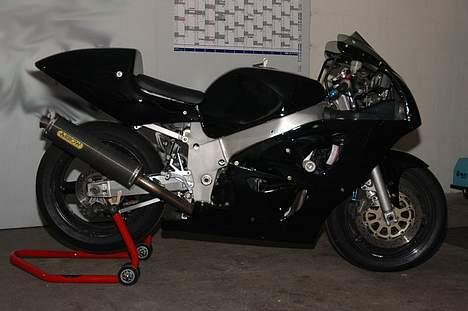 Suzuki GSXR "600" SRAD - SOLGT - - i sin originale form SRAD - malet blank sort billede 5