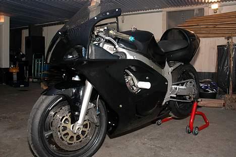Suzuki GSXR "600" SRAD - SOLGT - - i sin originale form SRAD - malet blank sort billede 6
