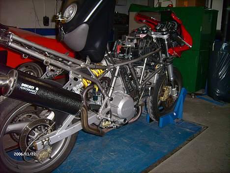 Ducati 750 S     SOLGT - montering af kn filter og klargøring til maler billede 10